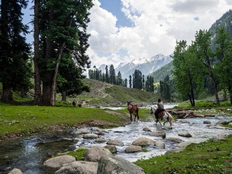 horse riding in aru valley