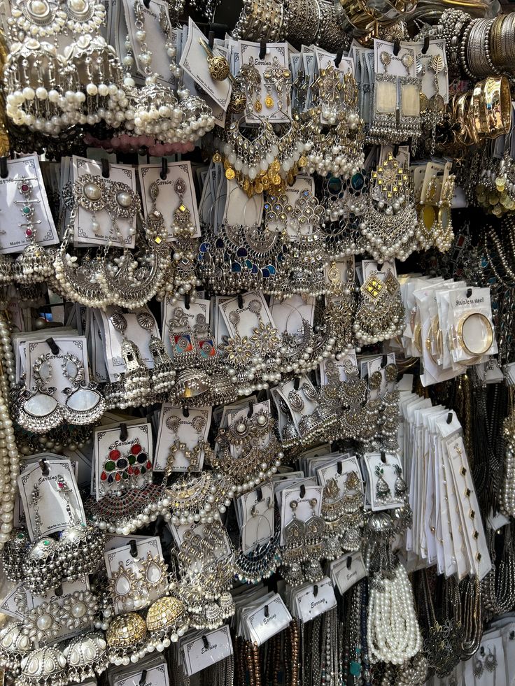 jhumka sarojini nagar